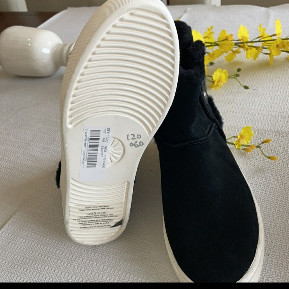 UGG Aika Boots - Picture 10 of 13